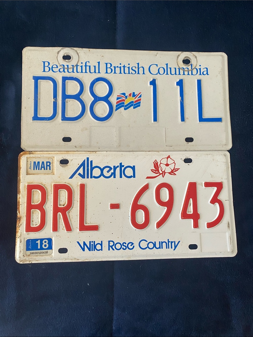 WESTERN CANADA BRITISH COLUMBIA ALBERTA LICENSE PLATES - LOT OF 2